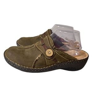 Clarks Artisan Mules Clogs Shoes Slip On Brown 9.5 M Leather Nubuck Button 82717
